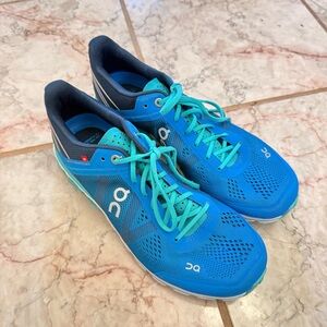 On Cloudflow Swiss Engineering Running Shoes – Women’s 8.5 Blue EUC retails $150